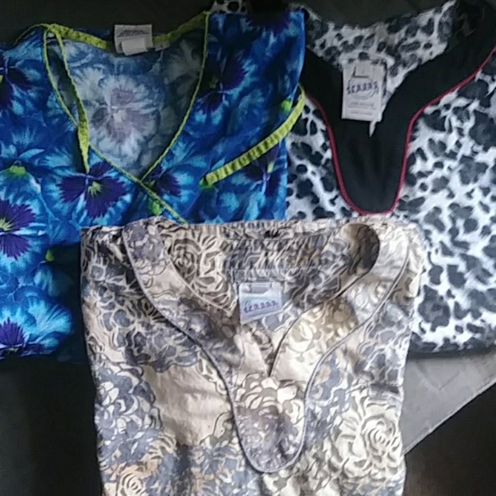 S.C.R.U.B.S tops lot of 3 size large.
